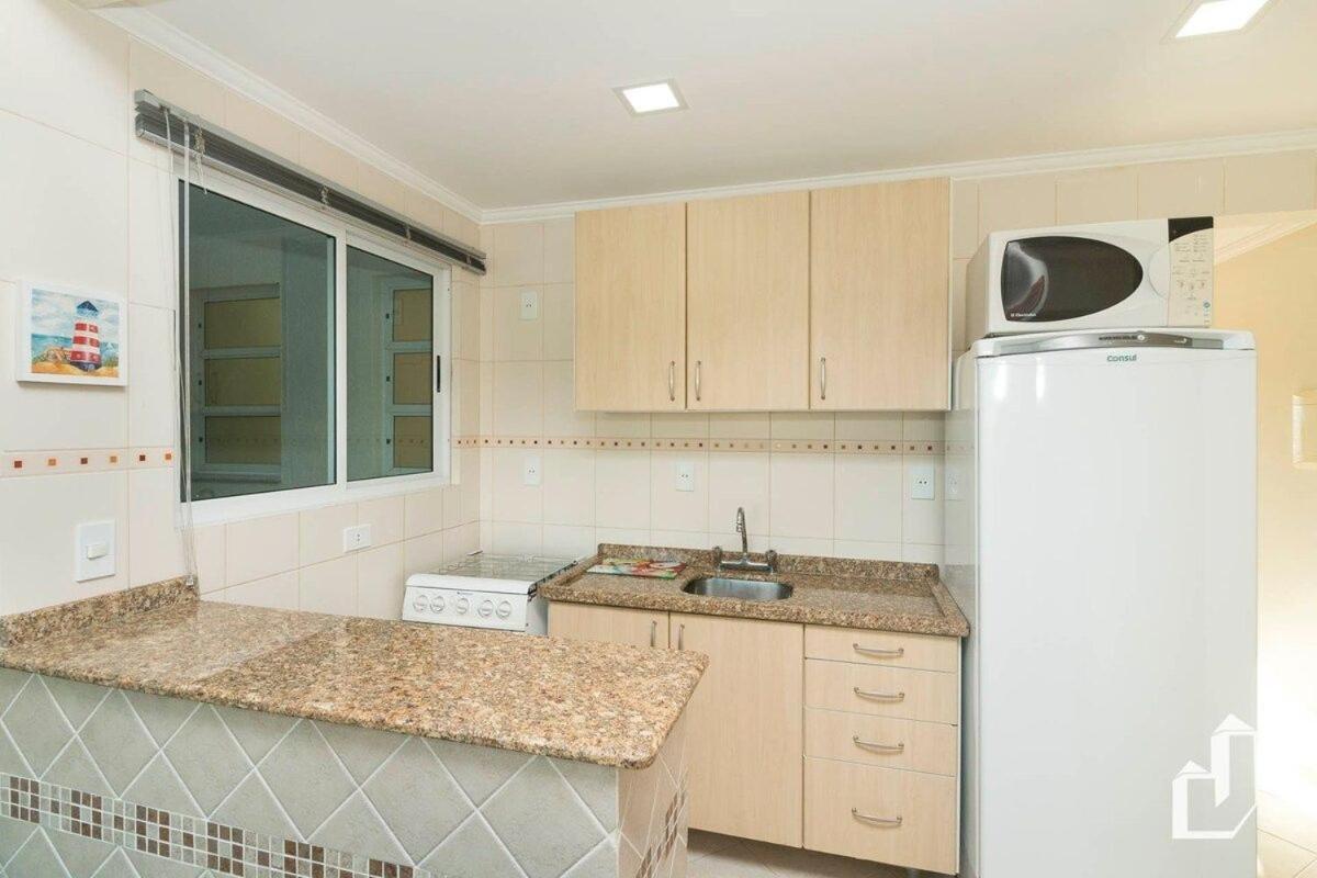 Apartamento Com 02 Dormitorios Aqui E So Trazer As Malas E Aproveitar As Ferias Bombinhas Exterior photo